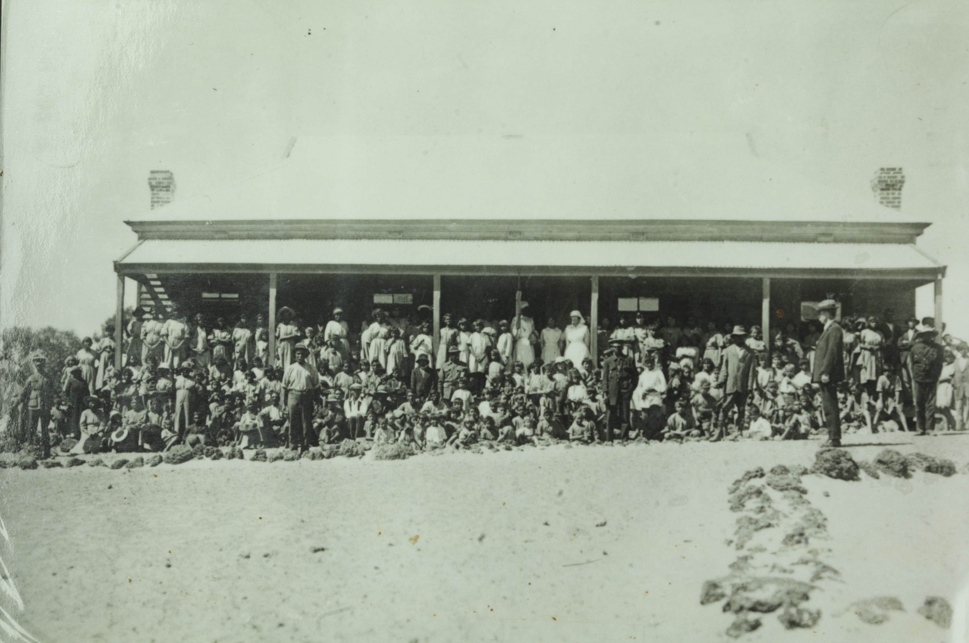 摩尔河原住民定居点囚犯的历史照片