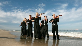 《海上交响曲》在科特斯洛海滩演出
