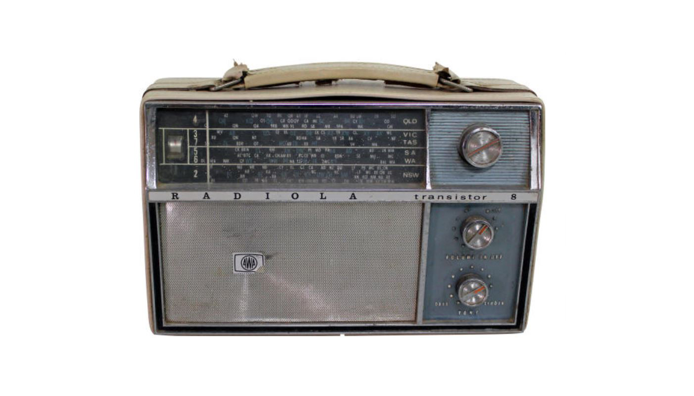 一台老式的Radiola晶体管收音机