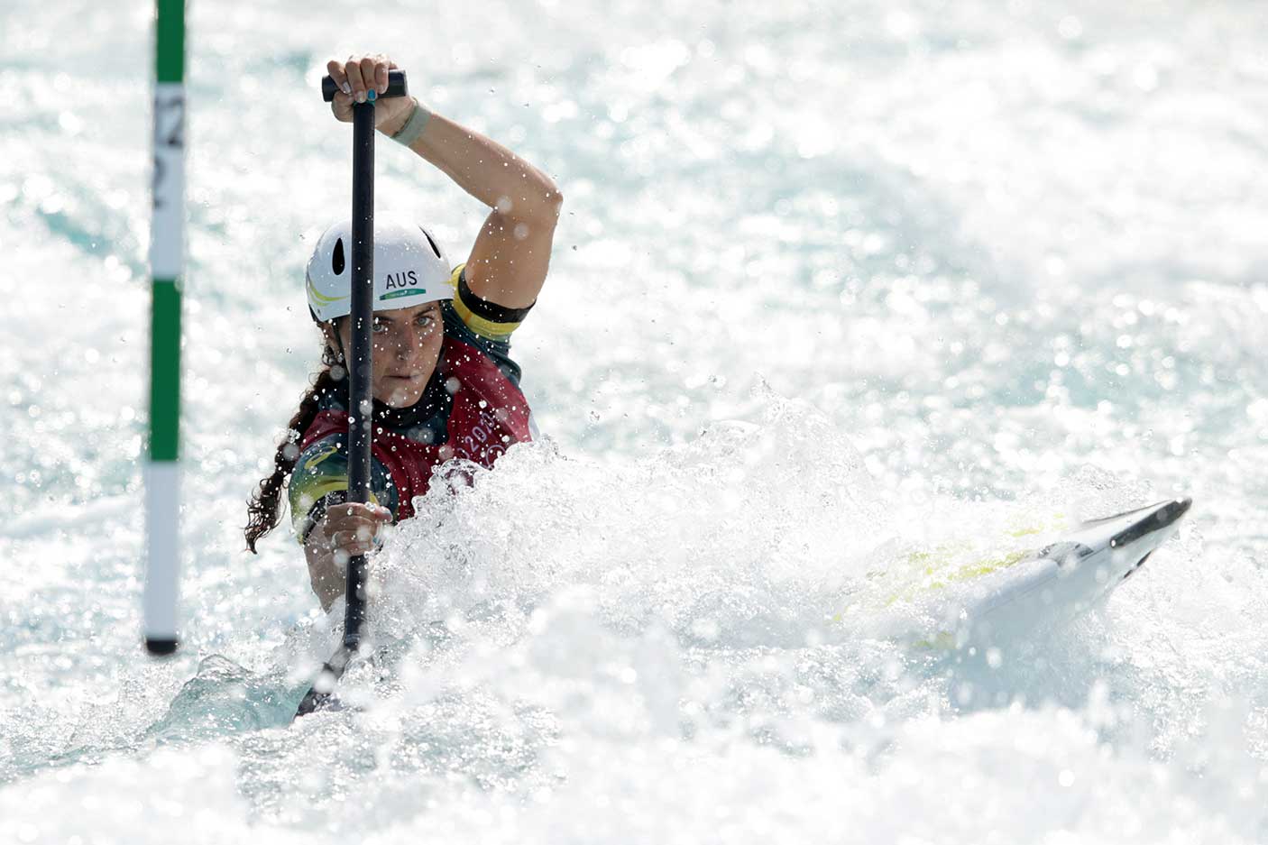 澳大利亚队的杰西卡·福克斯在女子皮划艇回旋半决赛中比赛