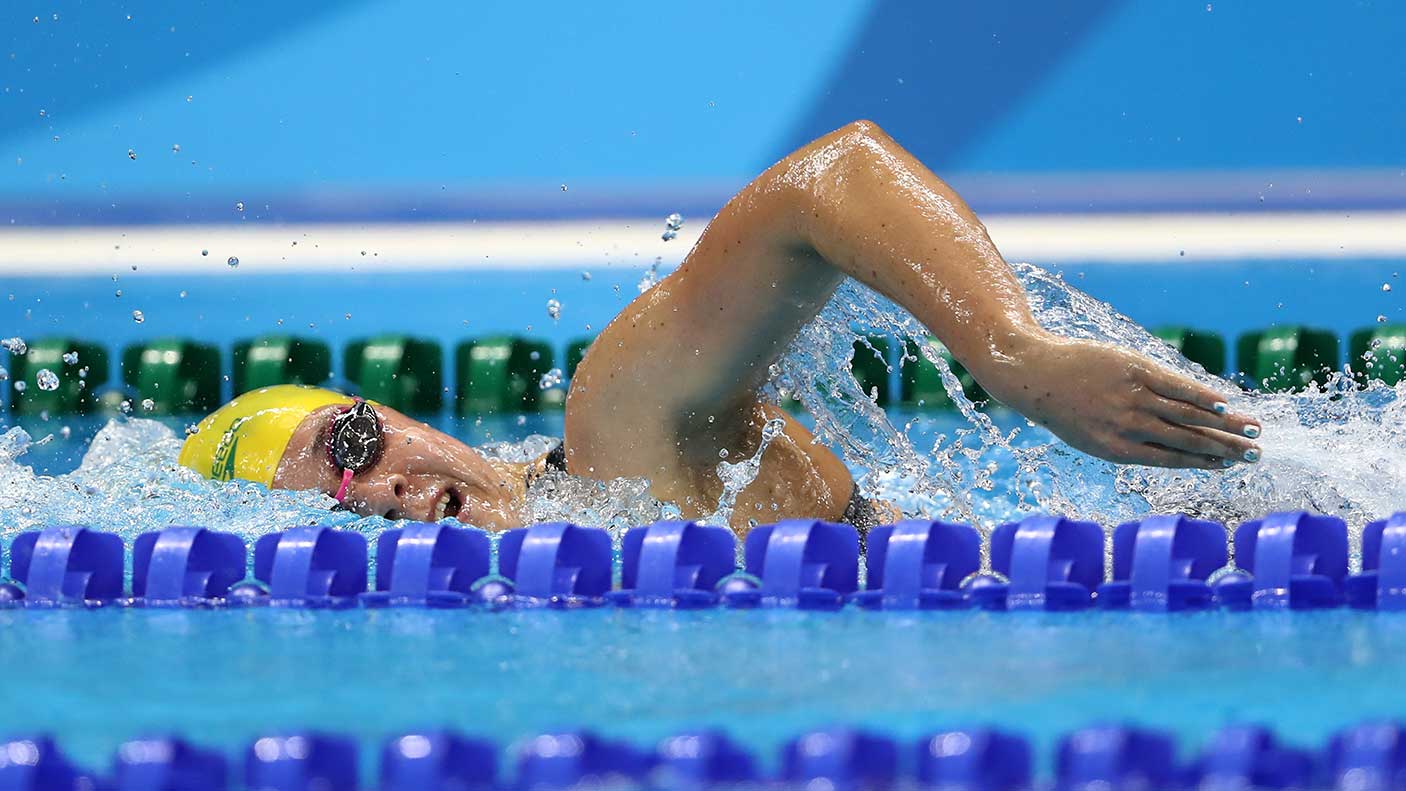 2016年8月11日，在巴西里约热内卢的奥林匹克游泳体育场，塔姆辛·库克在2016年奥运会第6天的女子800米自由泳预赛中游泳。